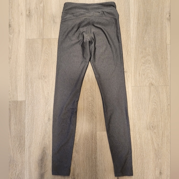 Under Armour charcoal leggs - Picture 2 of 4